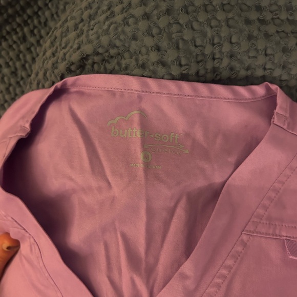 Medium top and  M/t jogger scrubs - Picture 4 of 4